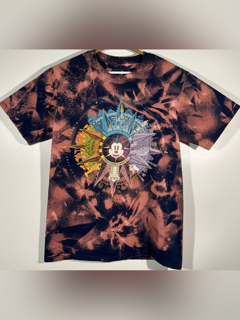 Walt Disney World Tie Dye Mickey Compass Park Location Graphic Tee Size Medium